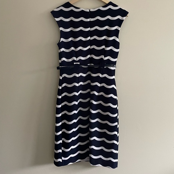 Navy Blue and White Sleeveless Dress - Picture 2 of 3